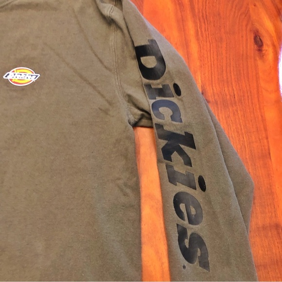 Dickies Men’s Khaki Long Sleeve T shirt
Tee With Logo on the Front. Medium - Picture 3 of 15